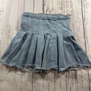 Re Generation Celebrity Pink Y2k Pleated Denim Mini Grunge Skirt with Raw Hem-M